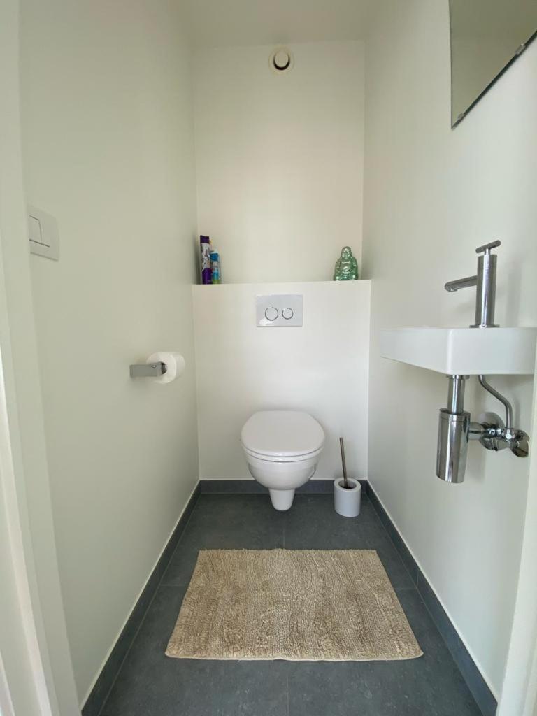 Recent En Lichtrijk Duplex-Appartement Te ウェンドゥイネ エクステリア 写真